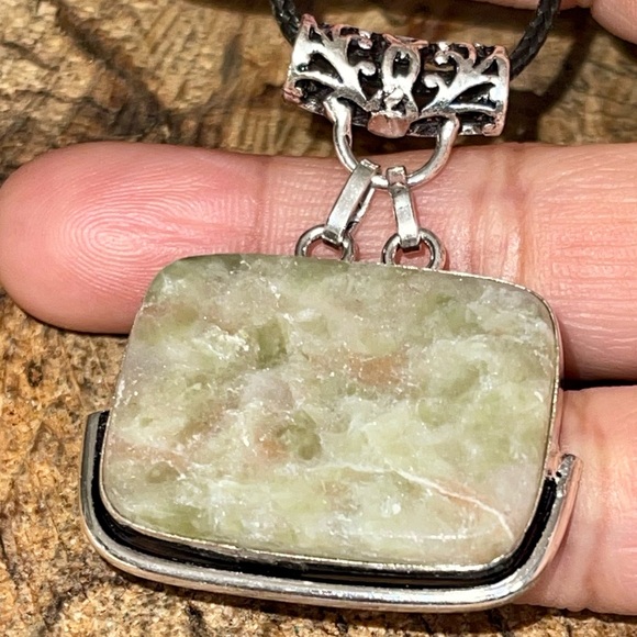 Vesuvianite Idocrase Pendant 1 7/8” - Picture 4 of 10